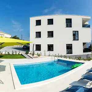 Petra's Place - Sea View Apartament